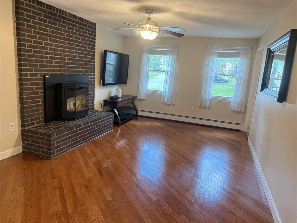 6 Larson Rd