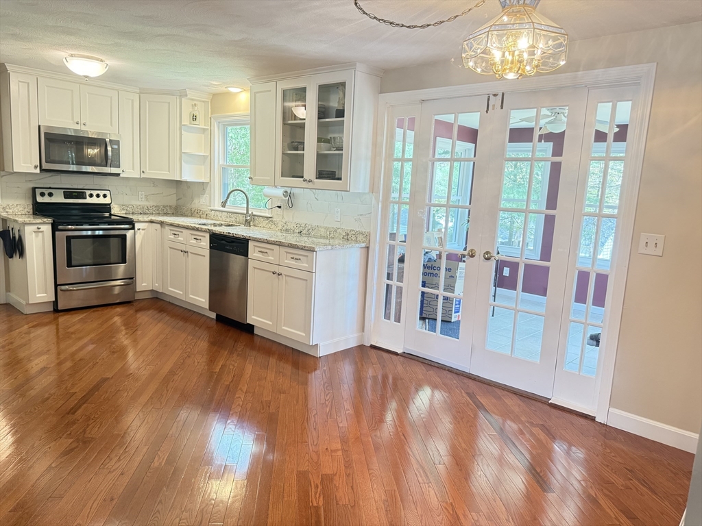 6 Larson Rd