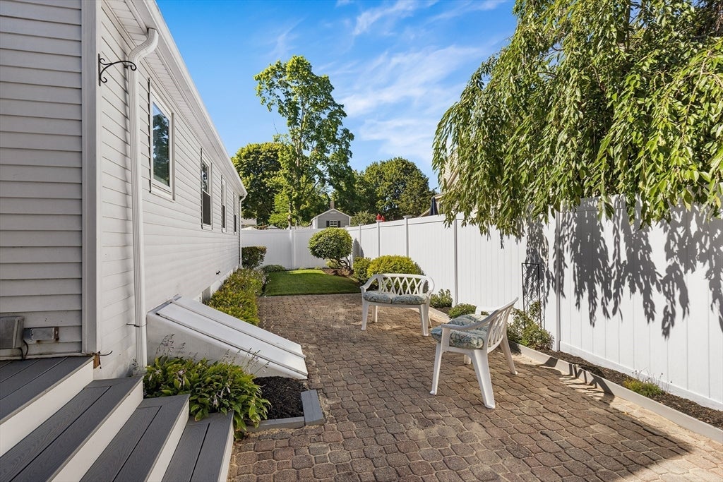 7 Puritan Rd, Danvers, MA Photo #25