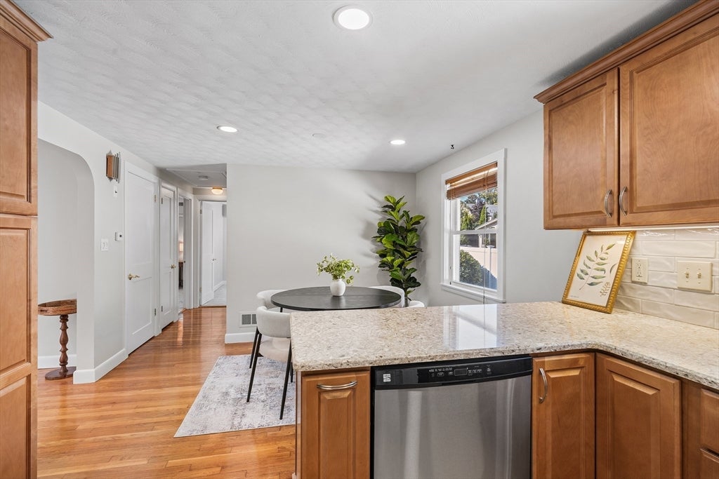 7 Puritan Rd, Danvers, MA Photo #10