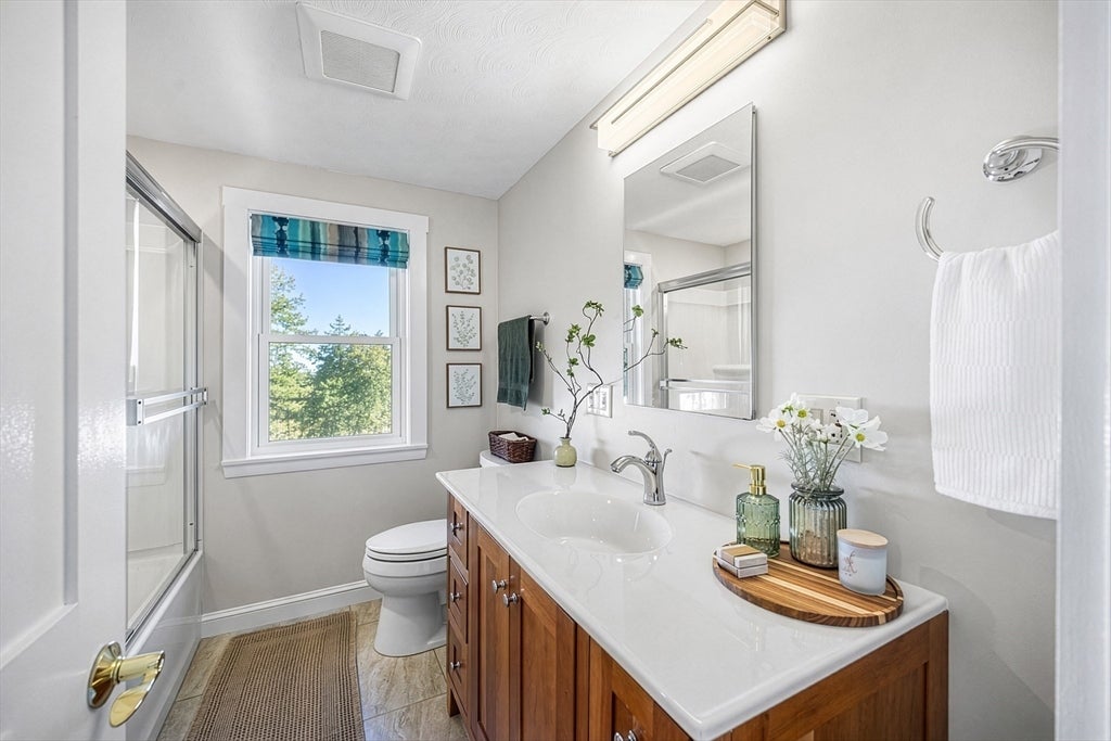 7 Puritan Rd, Danvers, MA Photo #14