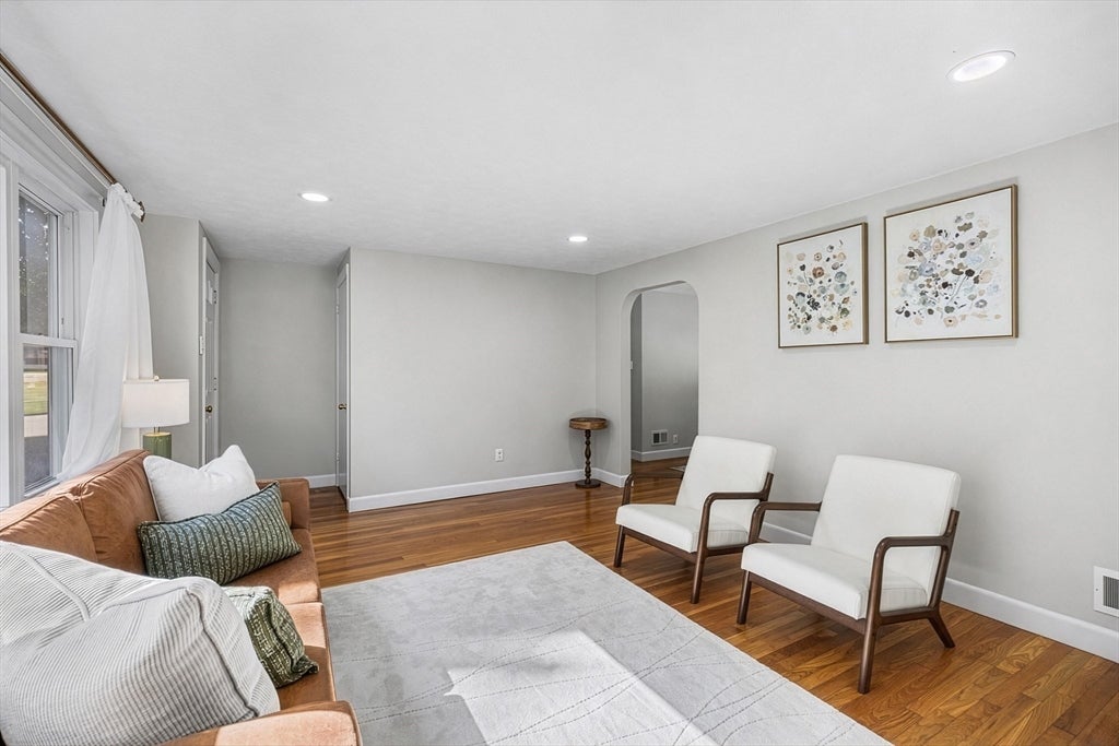 7 Puritan Rd