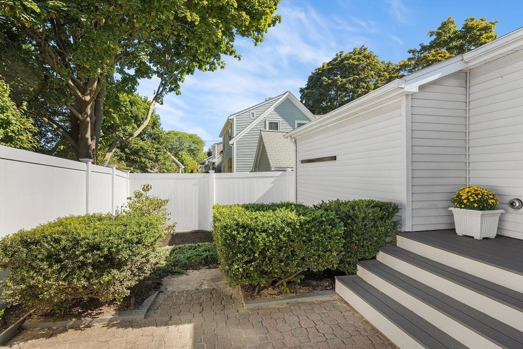 7 Puritan Rd, Danvers, MA Photo #27