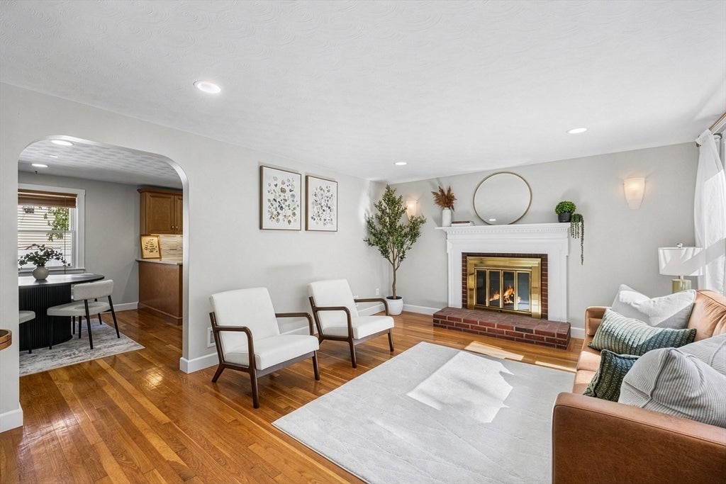 7 Puritan Rd
