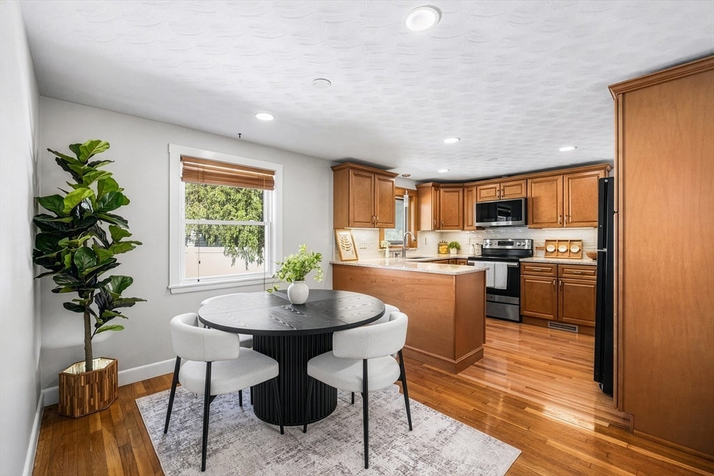 7 Puritan Rd, Danvers, MA Photo #7