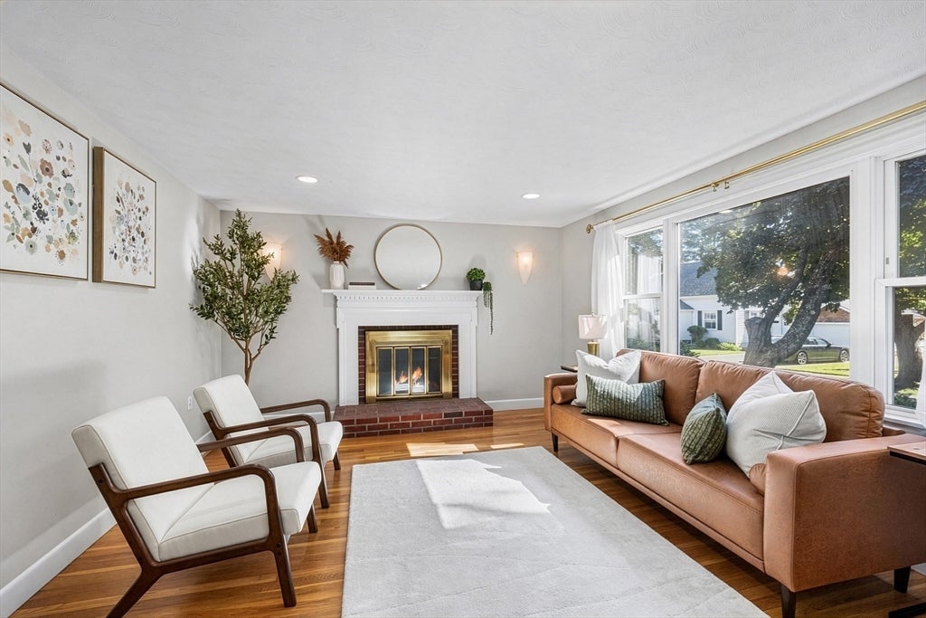 7 Puritan Rd