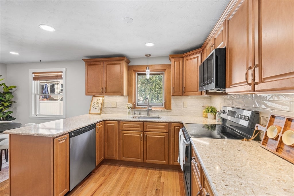 7 Puritan Rd, Danvers, MA Photo #11