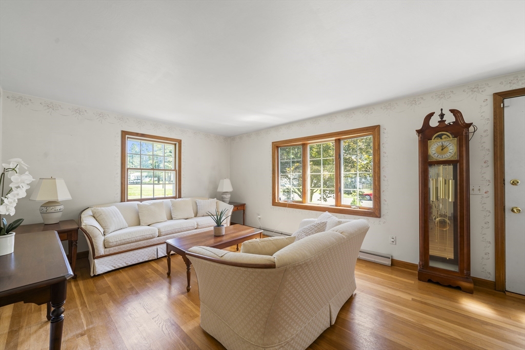 18 Glen Oak Drive