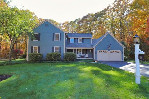11 Fairway Ln Medway MA 02053