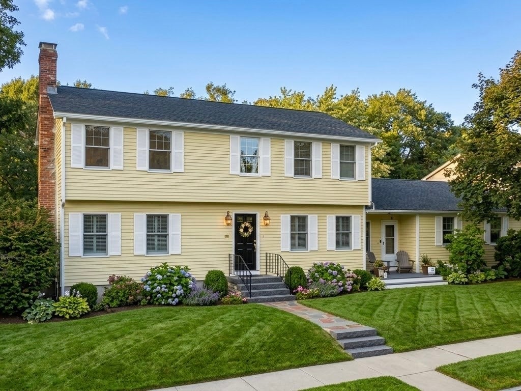 Photo of 1 Cricket Ln, Worcester, MA