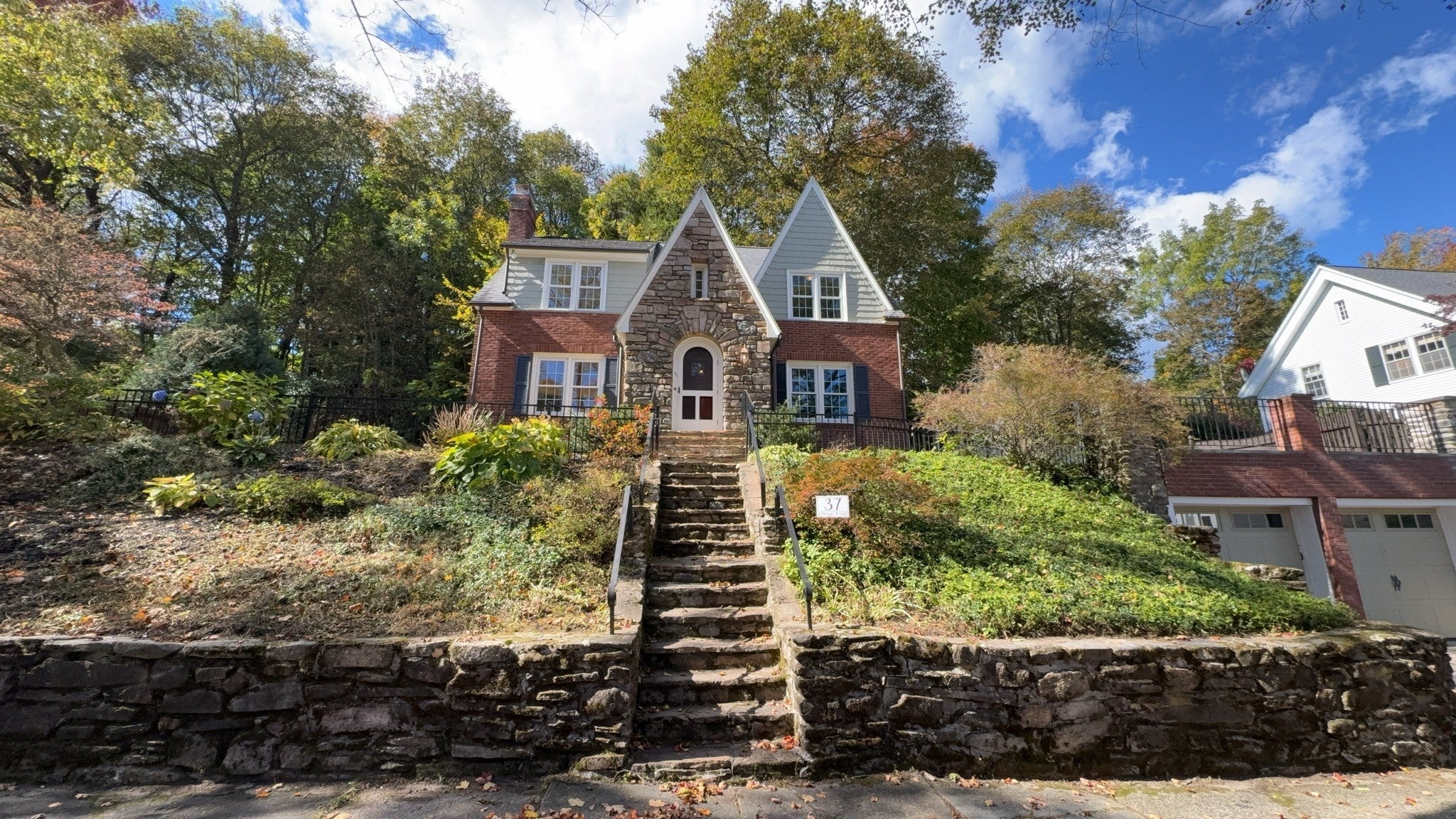 Photo of 37 Otsego Rd, Worcester, MA