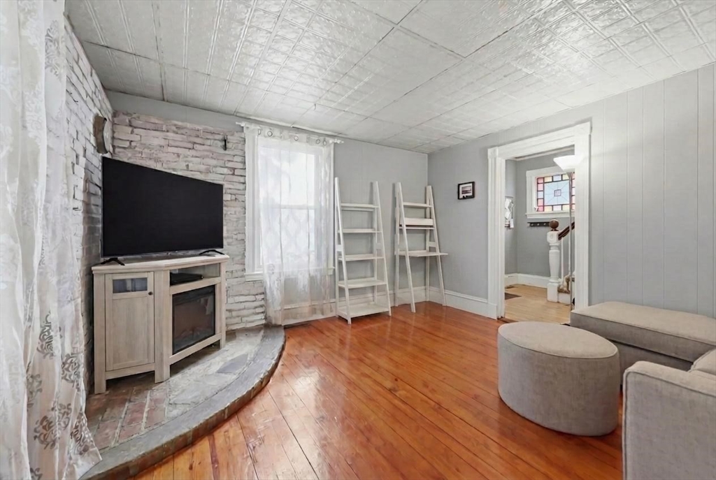 29 S Bow Street, Milford, MA Photo #6