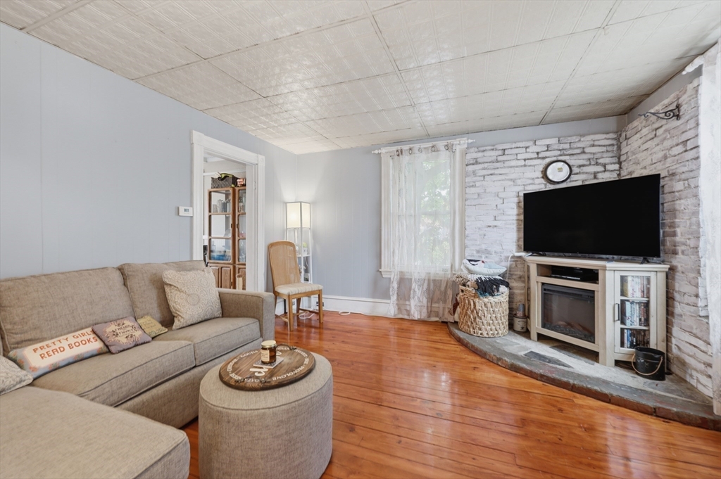 29 S Bow Street, Milford, MA Photo #5