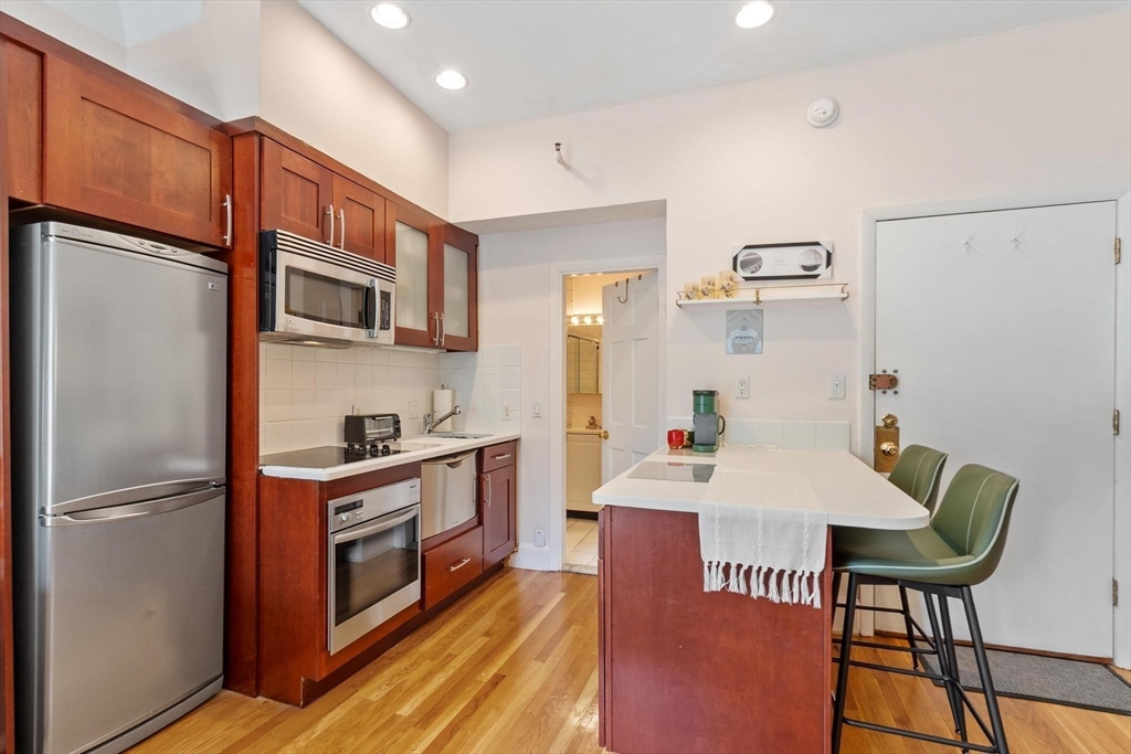 511 Beacon St 8