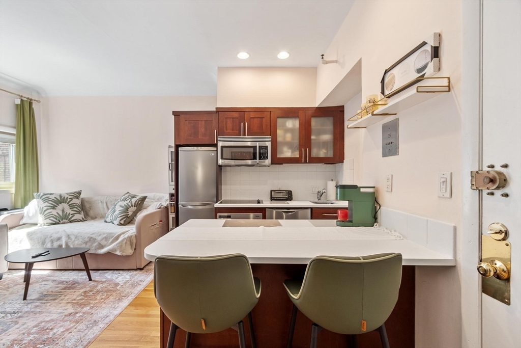 511 Beacon St 8