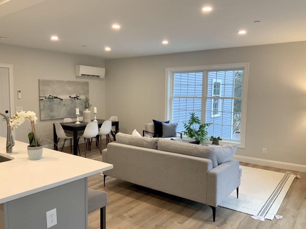 64 Holten St. 203