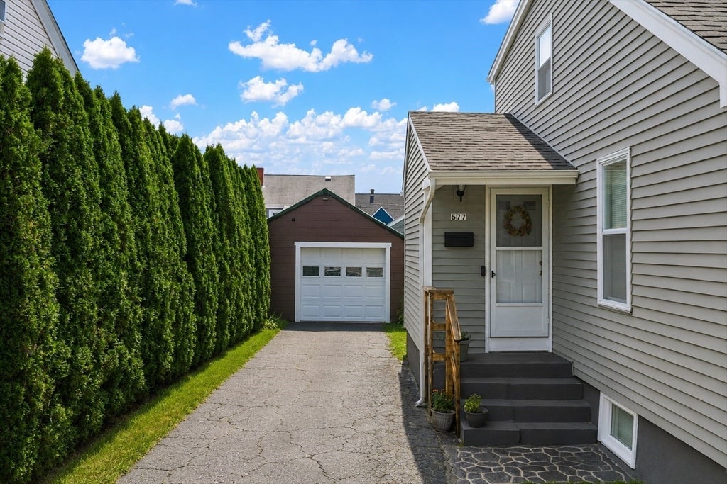 577 Pokross St, Fall River, MA Photo #26