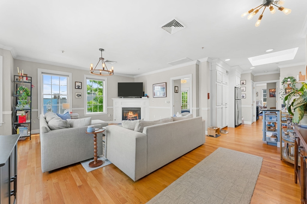 605 E Broadway 301