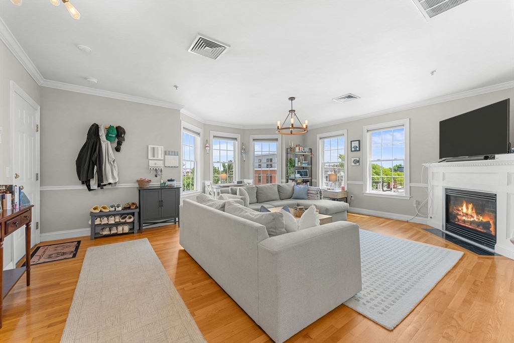 605 E Broadway 301