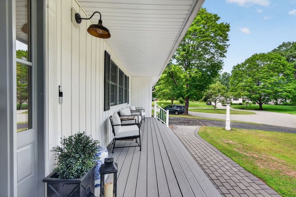 6 Hawthorne Cir