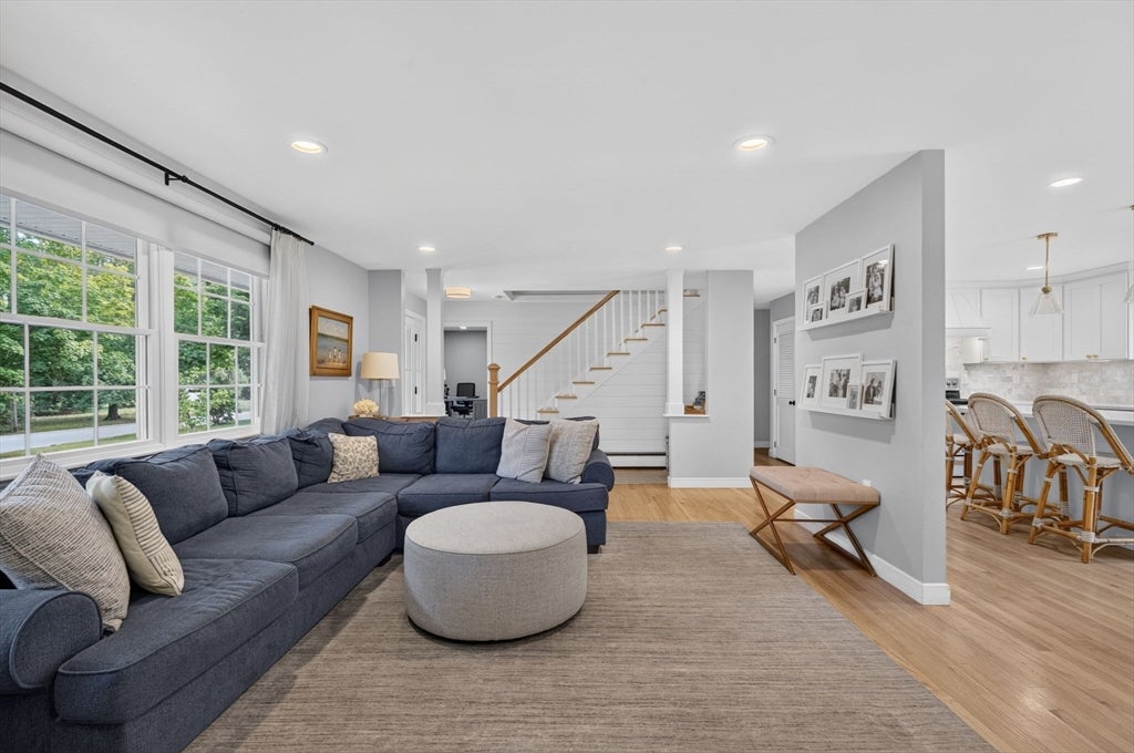 6 Hawthorne Cir
