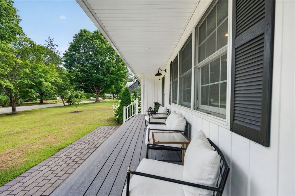 6 Hawthorne Cir