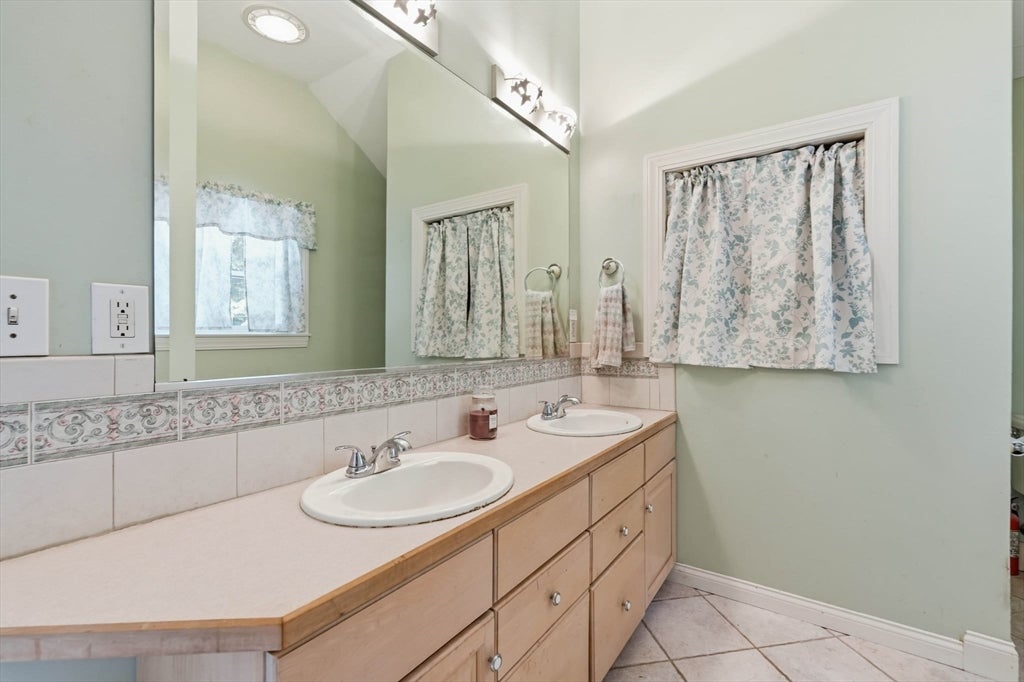 14 Briscoe Rd, Groveland, MA, 14 Briscoe Rd, Groveland, MA Photo #17