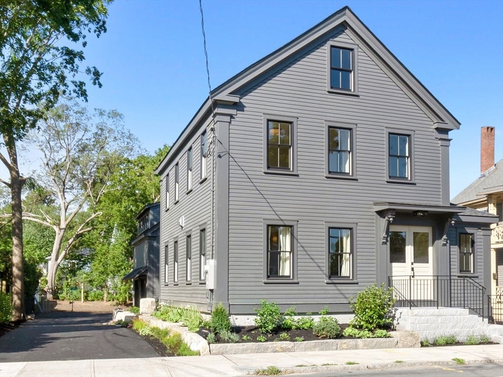 Photo of 287 Merrimac St, Newburyport, MA