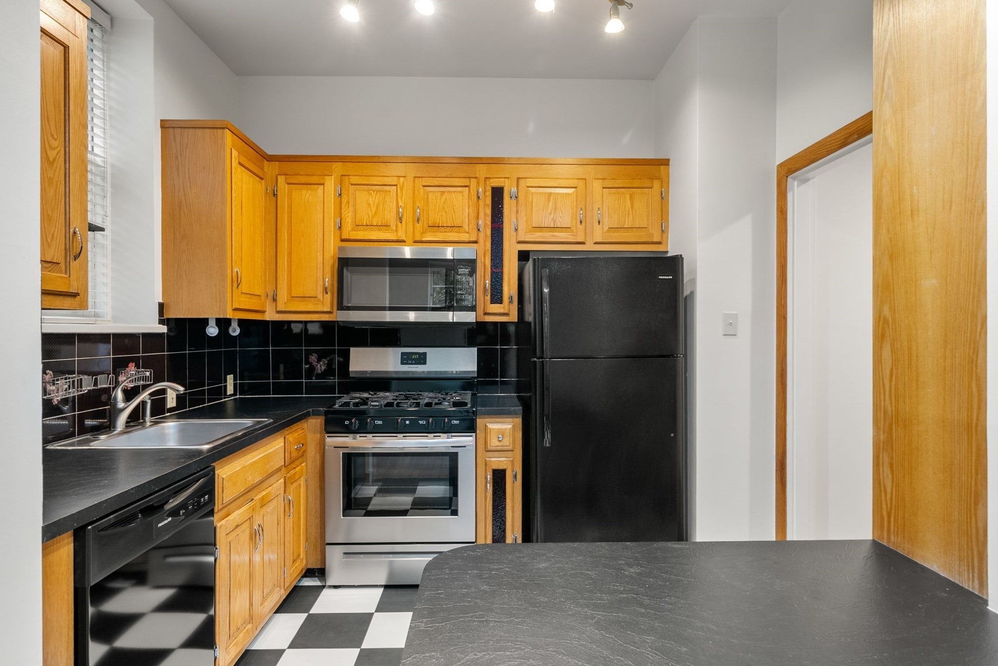 4 Kilsyth Ter #11, Boston, MA, 4 Kilsyth Ter #11, Boston, MA Photo #5