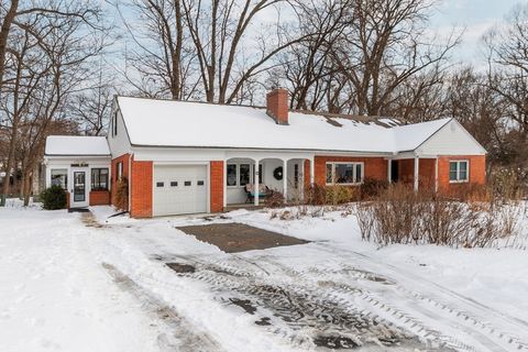 51 Candice Cir Springfield MA 01107