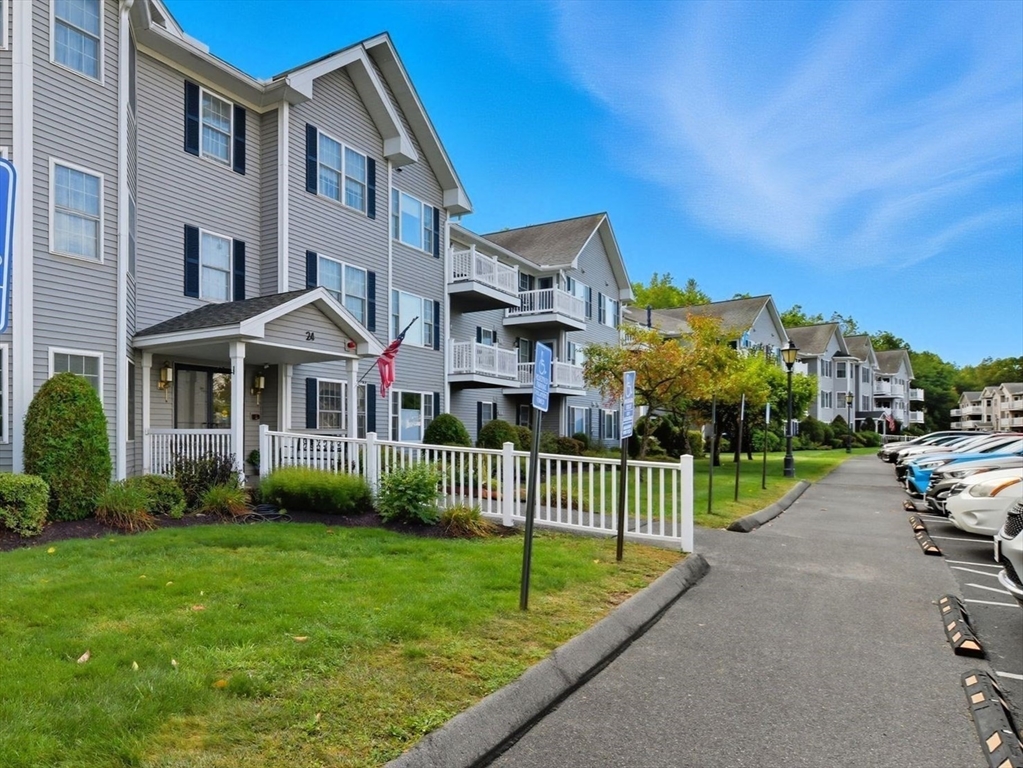 24 Greenleaves Dr 402