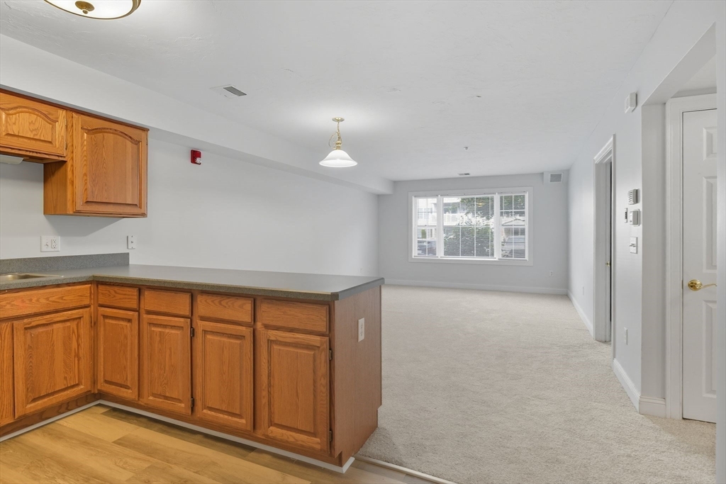 24 Greenleaves Dr 402