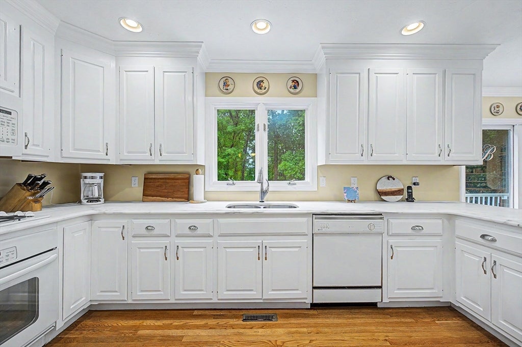 4 Mary Way, Foxboro, MA, 4 Mary Way, Foxboro, MA Photo #4