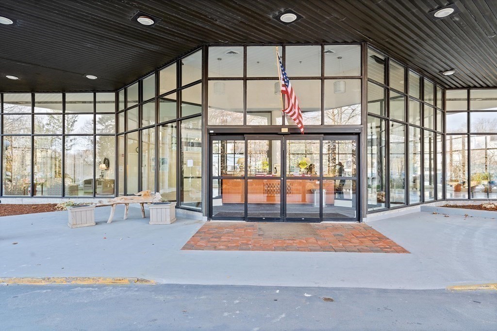 250 Hammond Pond Parkway 1205N