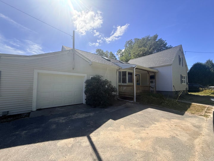 Photo 1 of 19 — 33 Johnson St, Westport, MA 02790