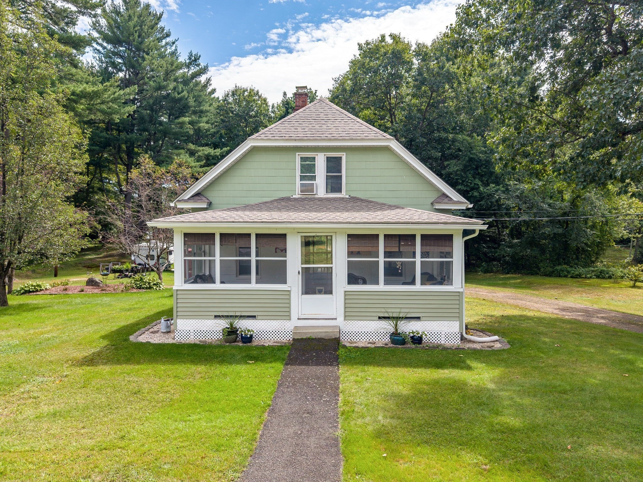 Photo of 123 Metacomet St, Belchertown, MA
