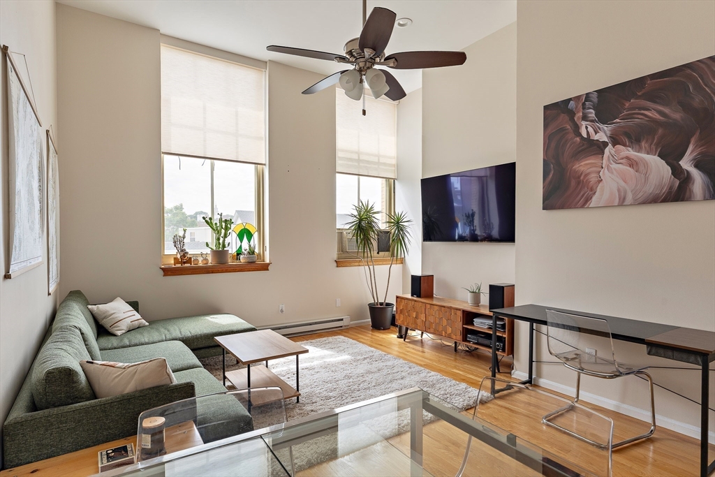 350 W 4th St 402