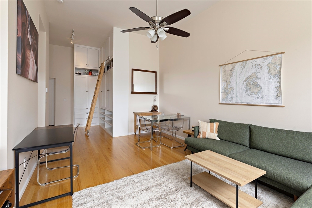 350 W 4th St 402