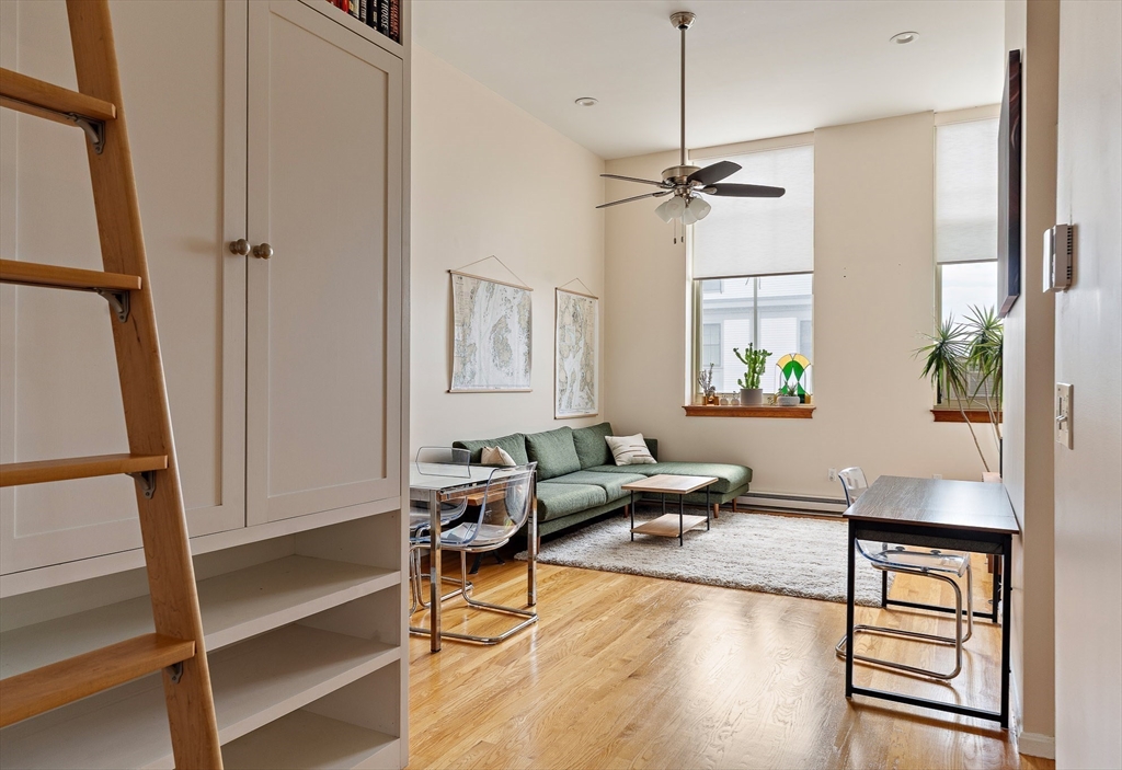350 W 4th St 402