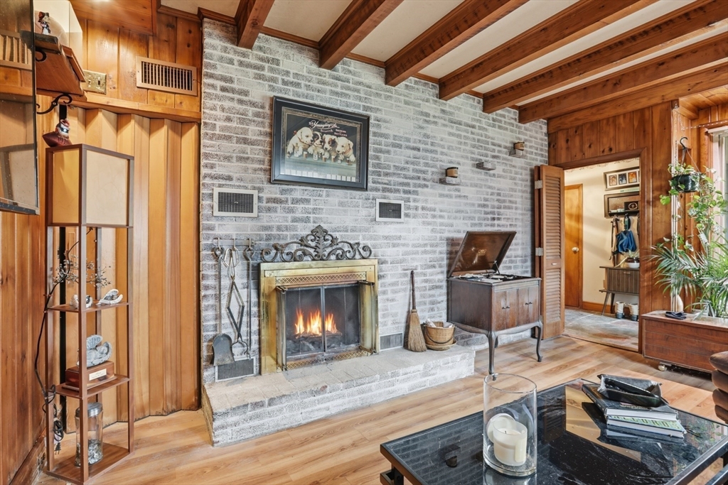 22 Burdett Rd