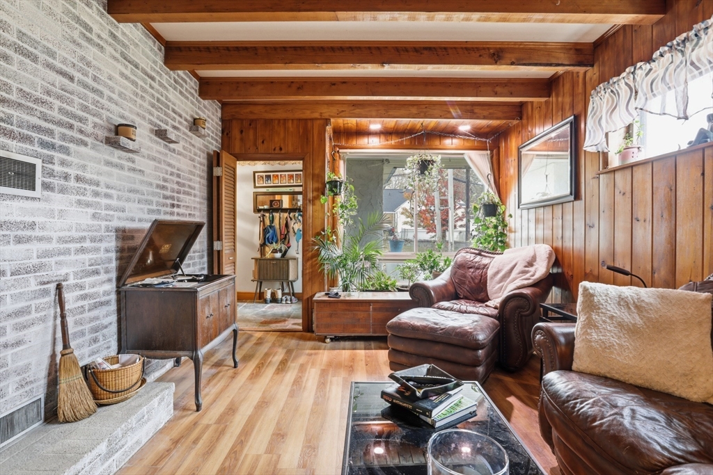 22 Burdett Rd