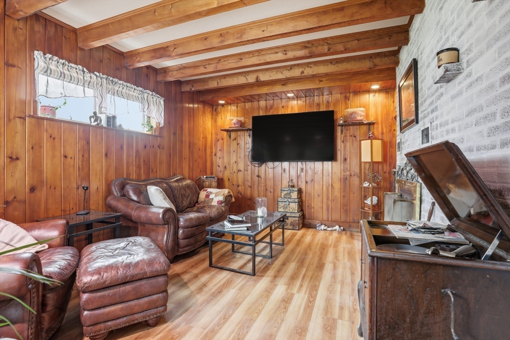 22 Burdett Rd