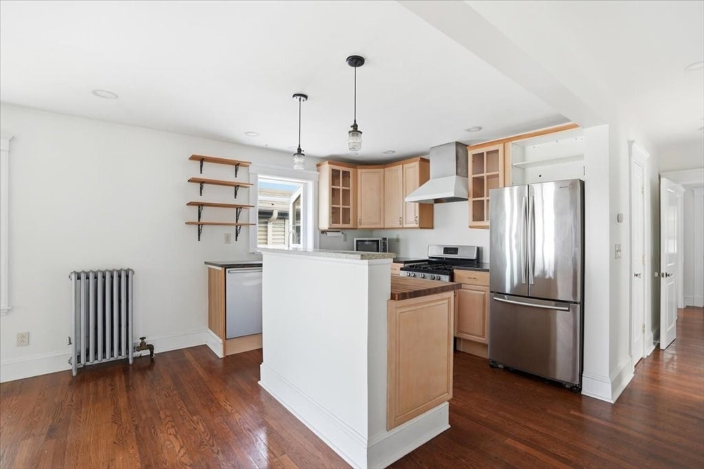 16-18 Logan St