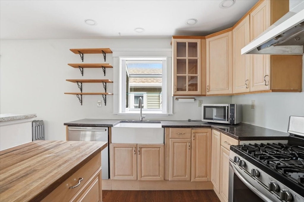 16-18 Logan St