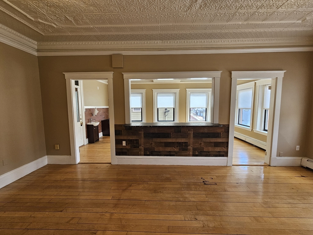 127-129 N Main St 208/209