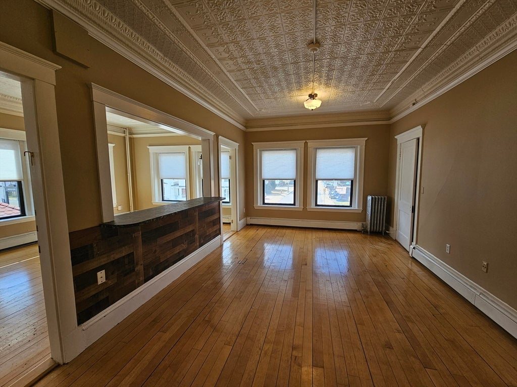 127-129 N Main St 208/209