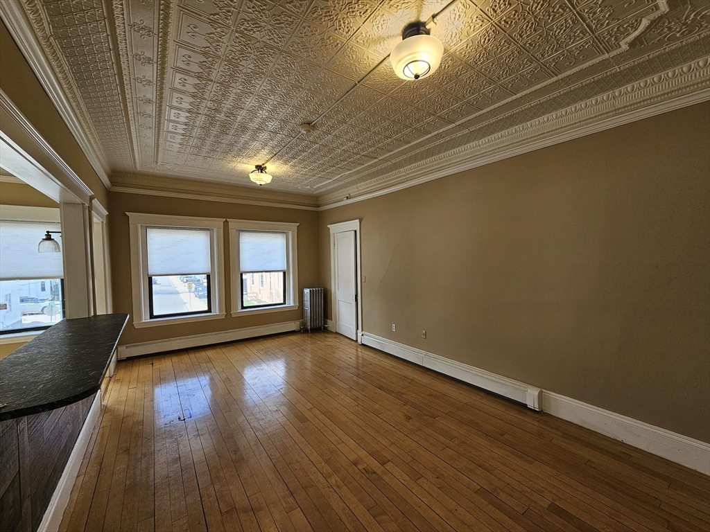 127-129 N Main St 208/209
