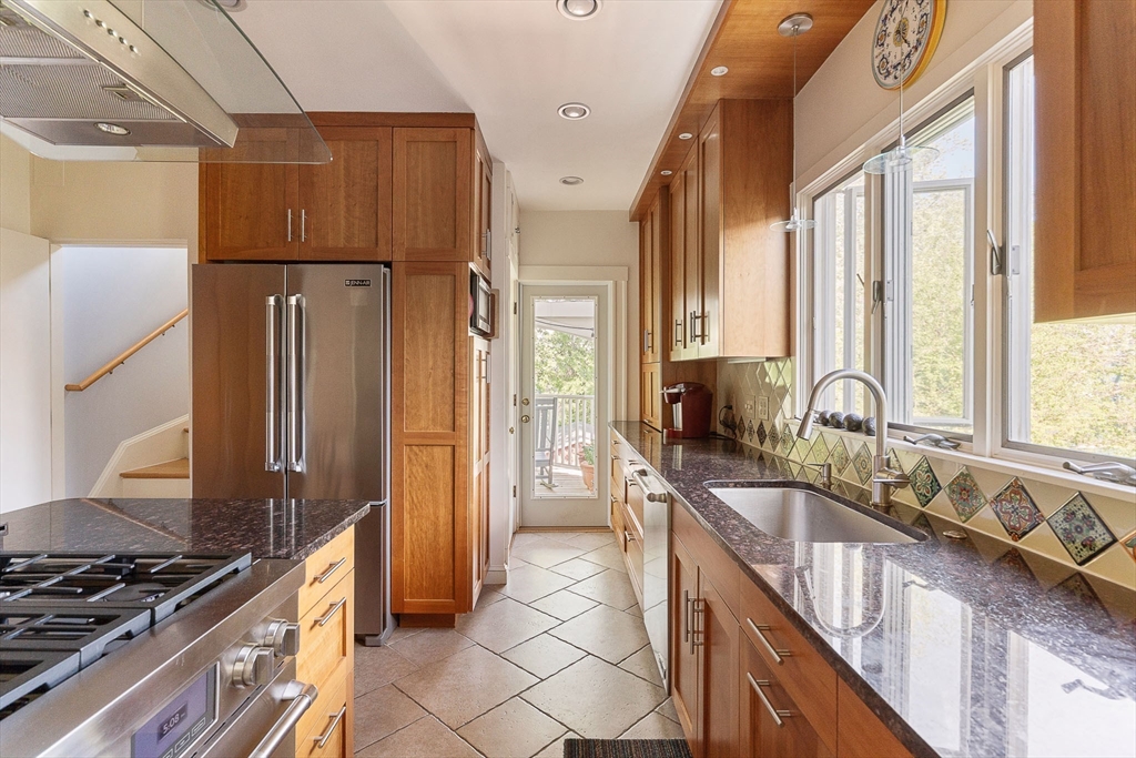 223 Lakeview Ave 223