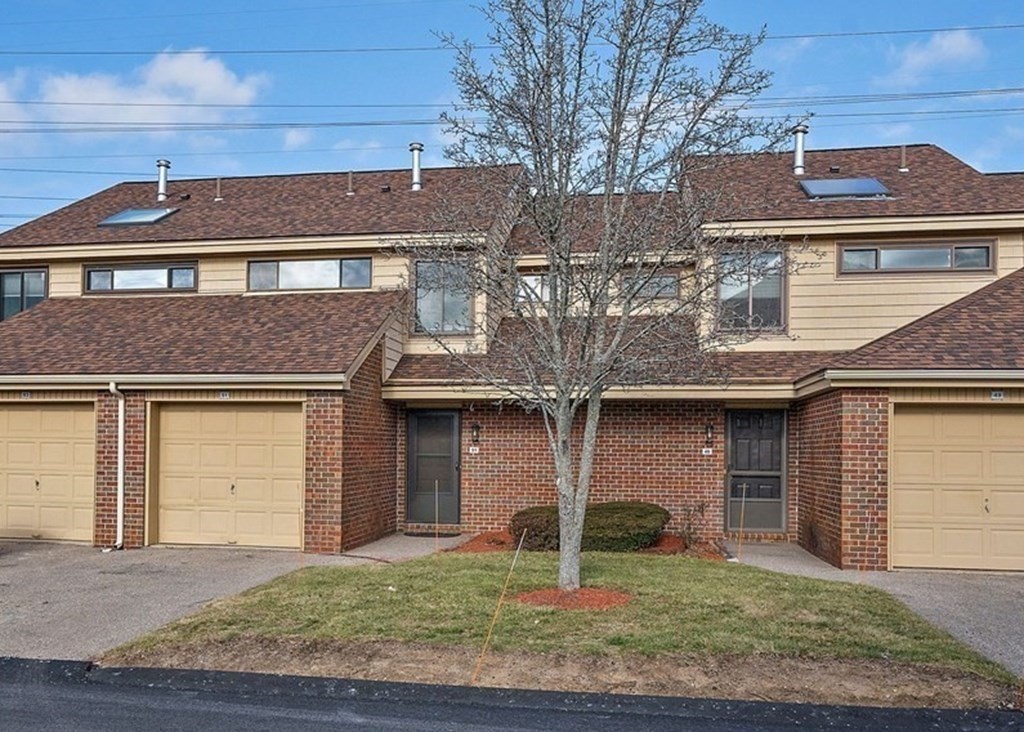 Click for 51 Cottonwood Dr #90-2, Stoughton, MA slideshow