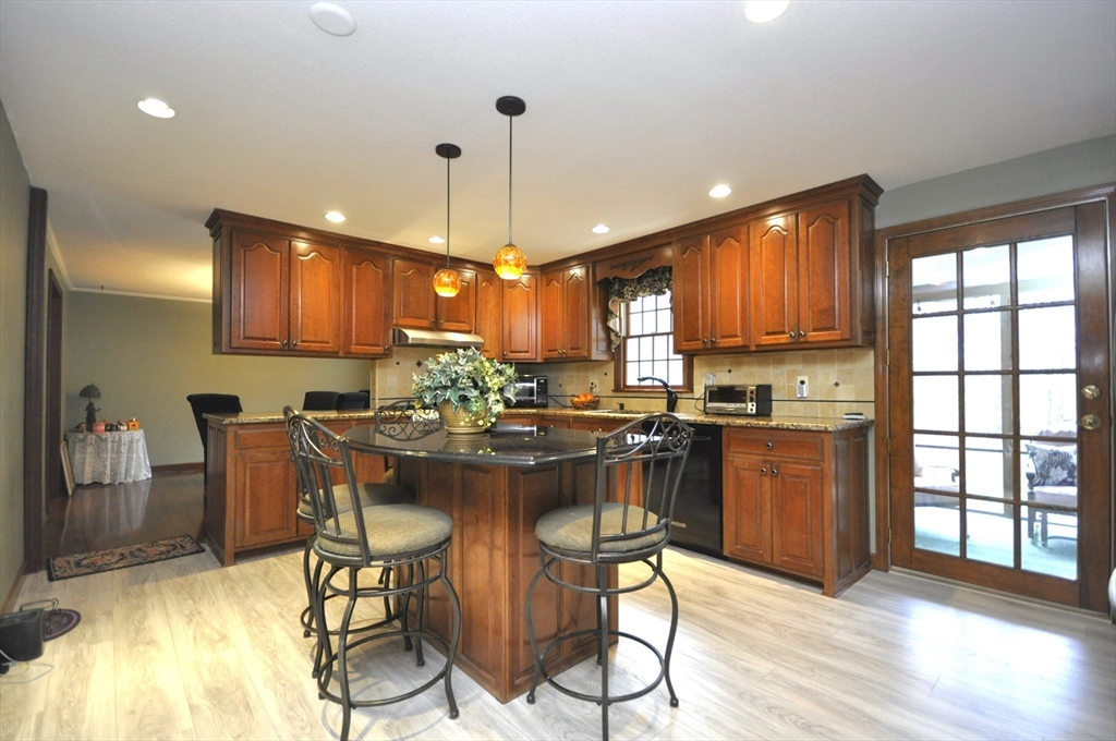 81 Amber Dr